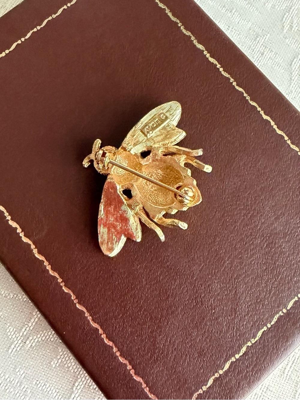 Vintage Avon Gold Bee Brooch Pin - Women's Accessory - Picture 2 of 4